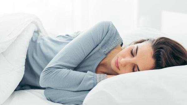 وضعيات نوم منتشرة .. كيف تؤثر على صحتكِ؟