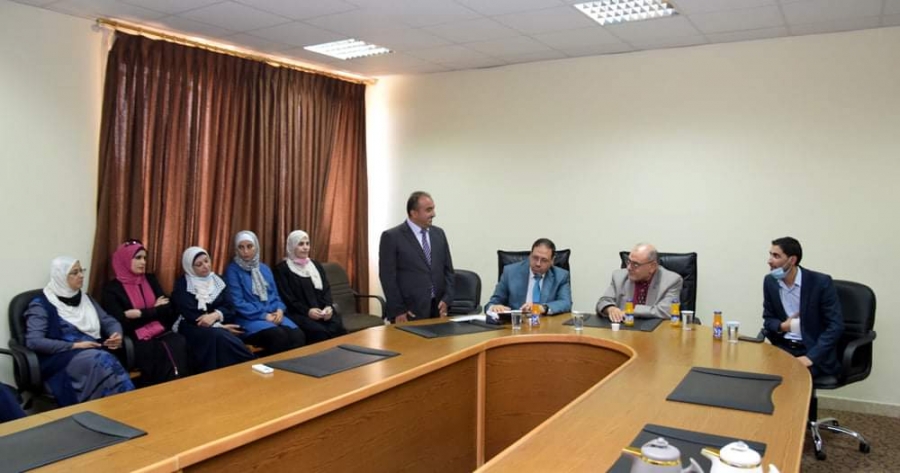 رئيس الجامعة الهاشمية يلتقي أسرة وحدة المالية ويثمن جهودهم المميزة في العمل الإداري والمالي