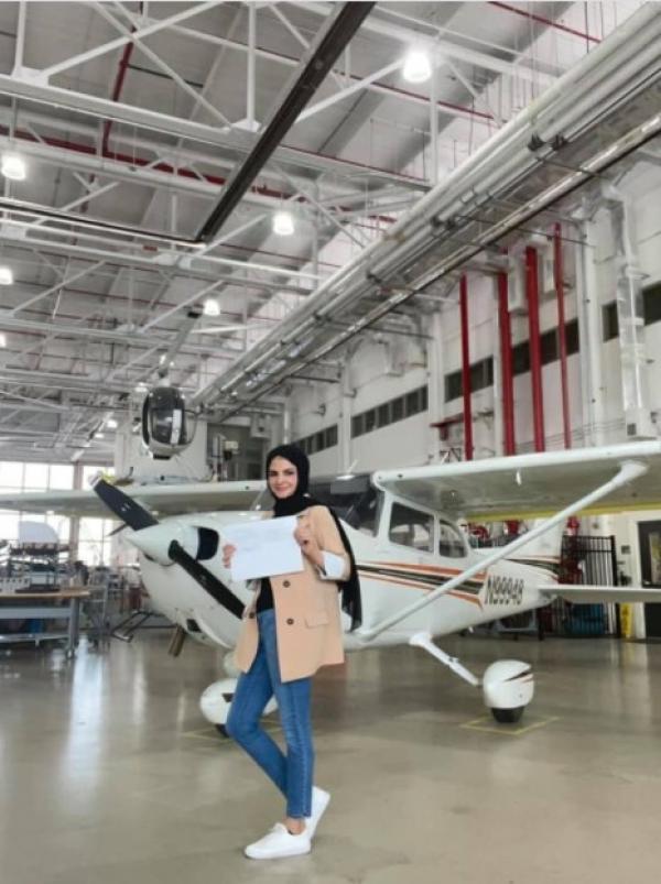 أردنية عشرينية أول فتاة تحصل على رخصة لصيانة الطائرات من أميركا