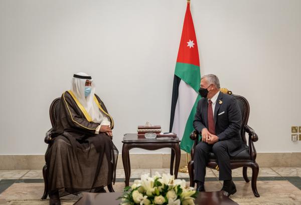 الملك يلتقي رئيس الوزراء الكويتي في بغداد