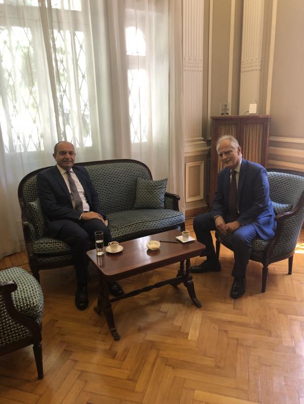 العضايلة والسفير اليوناني في مصر يبحثان العلاقات الثنائية
