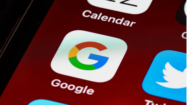 غوغل تحظر عددا من أشهر تطبيقاتها على بعض هواتف أندرويد