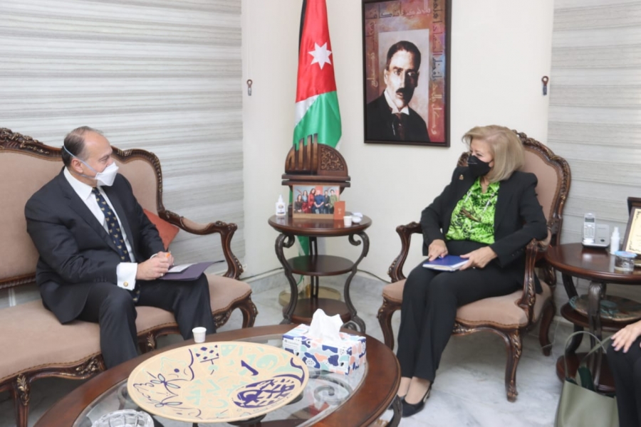 وزيرة الثقافة تبحث سبل التعاون الثقافي مع السفير الأميركي في عمان