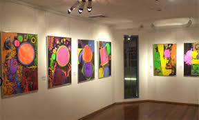 افتتاح معرض فن تشكيلي بعنوان ألوان مقدسة في إربد