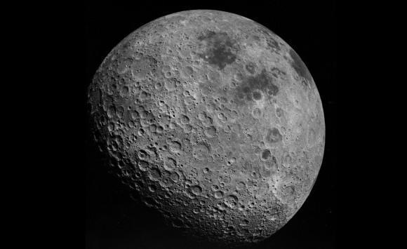 كويكب عملاق يسقط على القمر ويخل وزنه