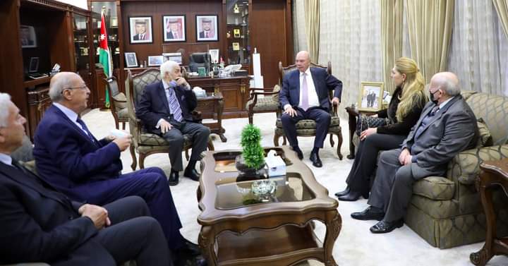 الفايز يلتقي رئيس وأعضاء النادي الدبلوماسي الأردني
