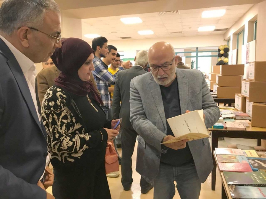 مكتبة اليرموك تهدي 4 آلاف كتاب وتختتم فعاليات الأسبوع المقدسي