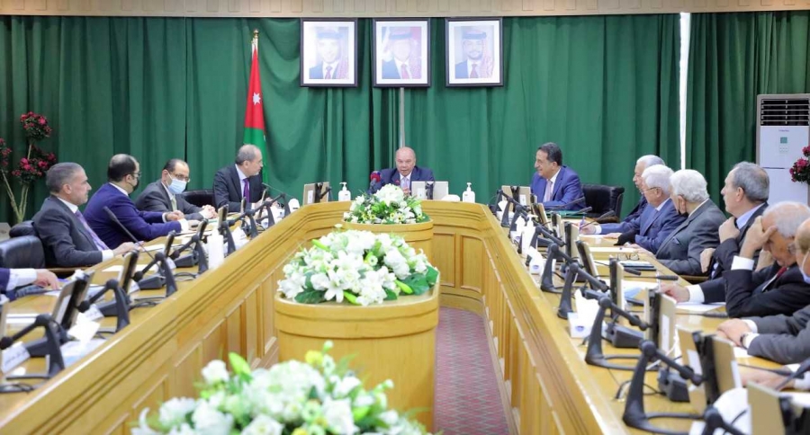 الفايز يؤكد أن الدبلوماسية الأردنية قائمة على التوازن
