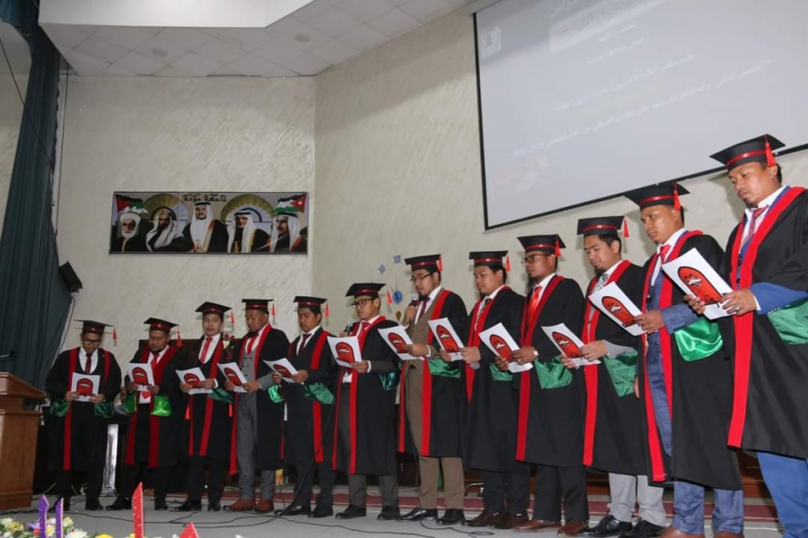 جامعة مؤتة تحتفل  بتخريج طلبتها الوافدين