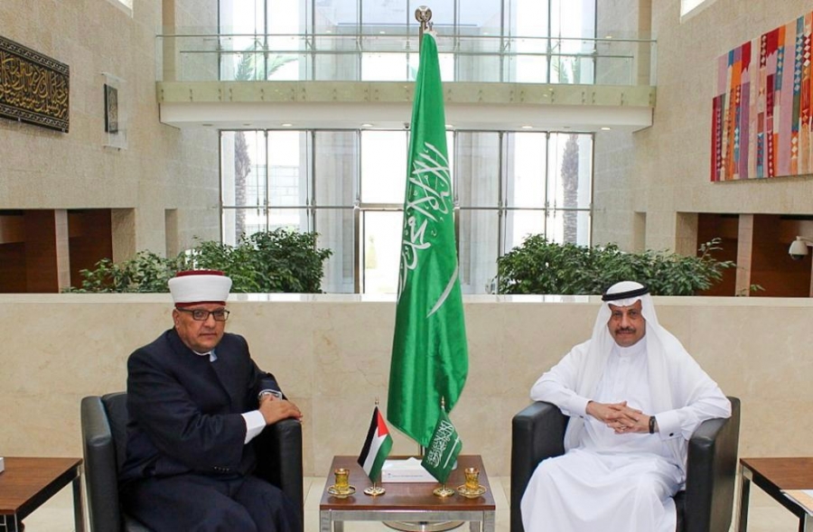 السفير السعودي يستقبل وزير الأوقاف الفلسطيني حاتم البكري