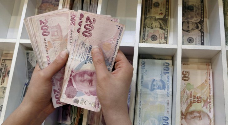الليرة التركية تهبط إلى مستوى قياسي أمام الدولار