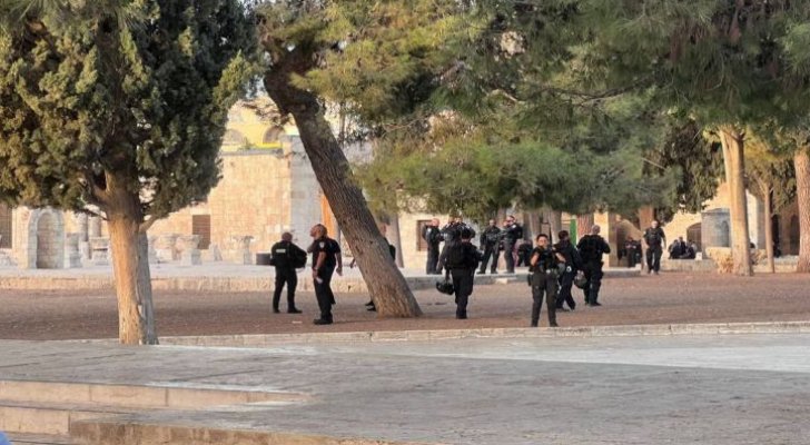 قوات الاحتلال تقتحم باحات الأقصى لتأمين اقتحامات المستوطنين