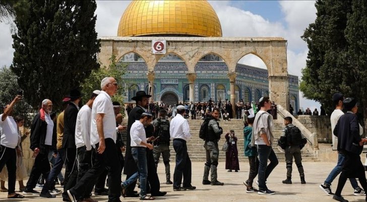 الحسيني يحذّر من تفجر الأوضاع في القدس