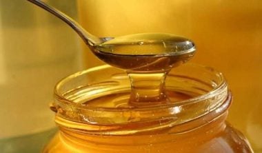 فوائد العسل للشعر الدهني
