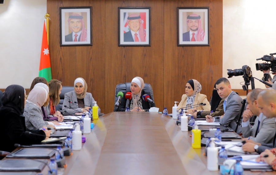 الأسرة النيابية تبحث ومعنيين موضوع تعزيز دور المرأة الأردنية