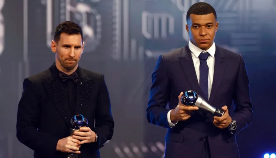 ليونيل ميسي يفوز بجائزة الفيفا كأفضل لاعب في العالم !!