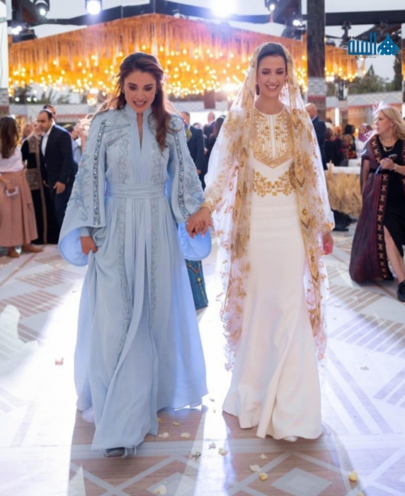 من هو مصمم فستان الملكة رانيا في حفل حناء الآنسة رجوة ؟