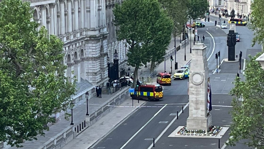 اعتقال رجل بعد اصطدام سيارة ببوابات مقر رئيس الوزراء في لندن