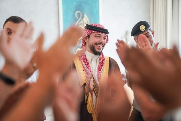 الأمير عمر بن فيصل يقيم حمام العريس لولي العهد