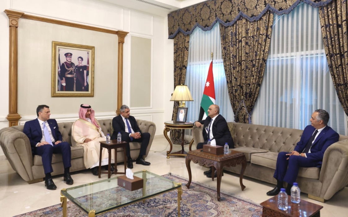 رئيس الوزراء يستقبل عددا من وزراء السياحة العرب