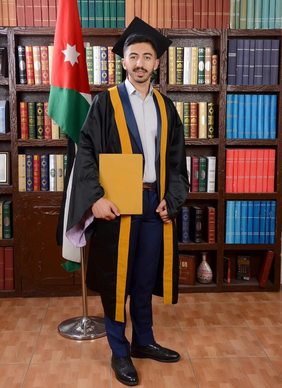 تهنئ أسرة مجموعة القبة الاعلامية الشاب  سلطان رياض السويلميين  بمناسبة التخرج من الجامعة الأردنية