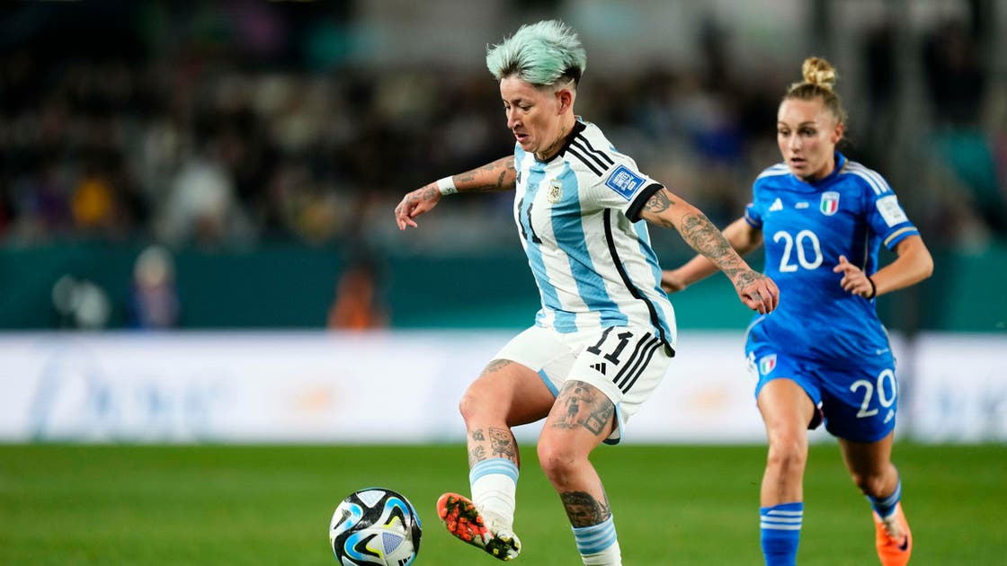 الأرجنتينيون يهاجمون لاعبتهم: تكرهين ميسي.. والدليل فيسبوك