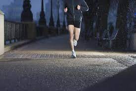 فوائد الجري ليلاً وكيفية تأثيره على أداء جسمك!