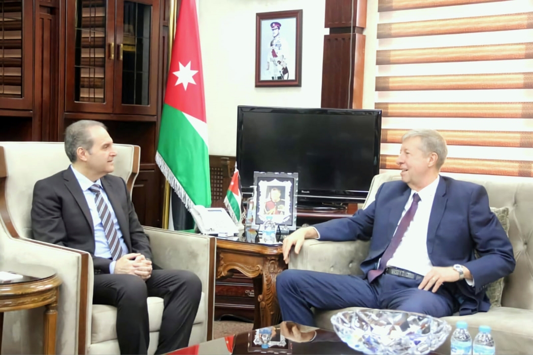وزير الصحة يبحث سبل تعزيز التعاون مع السفير التشيكي في عمّان