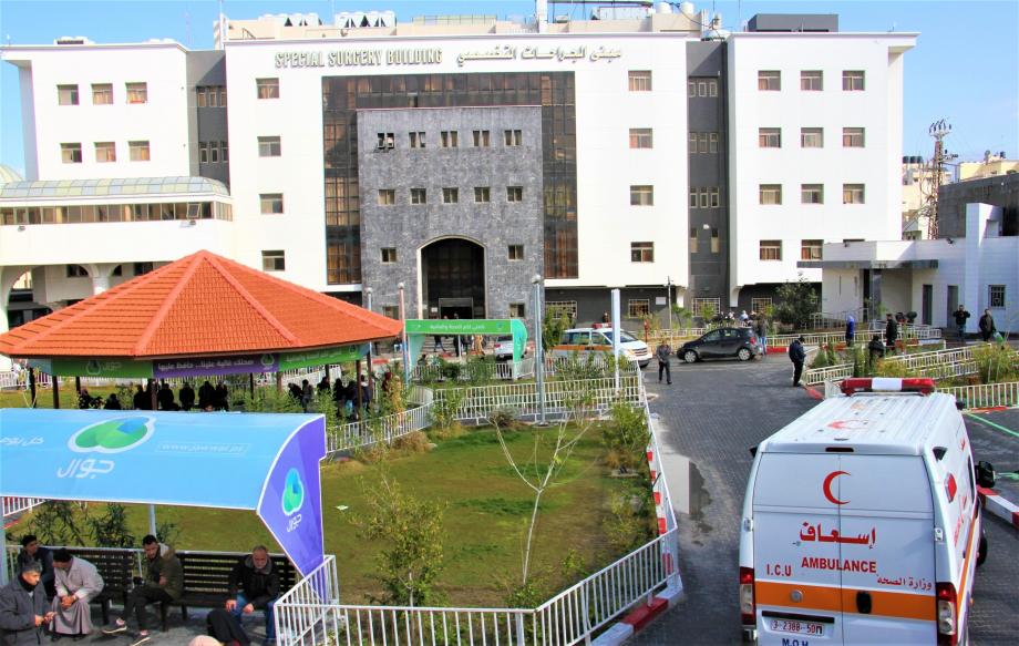 الاحتلال يبدأ بإخلاء مستشفى الشفاء بشكل قصري