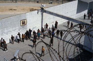 الاحتلال ينشر أسماء 300 أسير وأسيرة من الممكن إطلاق سراحهم