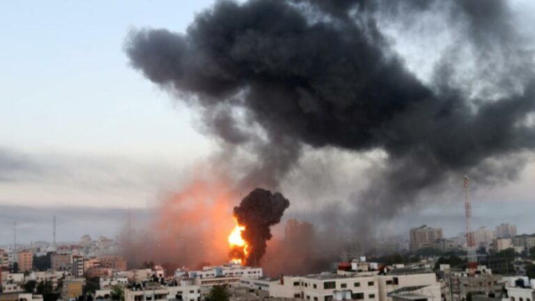 استشهاد 5 فلسطينيين بقصف منزل بخانيونس
