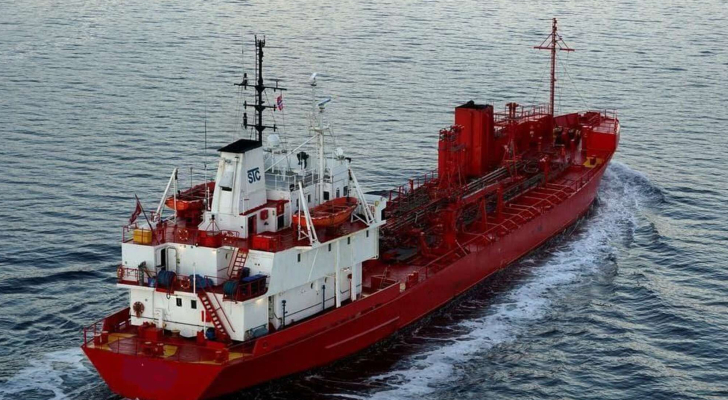 رويترز: سفينة أمريكية استجابت لنداء استغاثة من ناقلة مواد كيماوية احتجزت بالشرق الأوسط