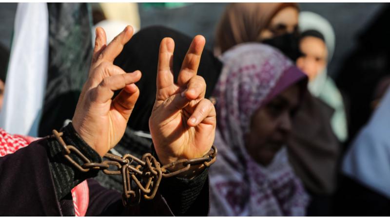 نادي الأسير: 60 امرأة فلسطينية ما زلن في سجون الاحتلال