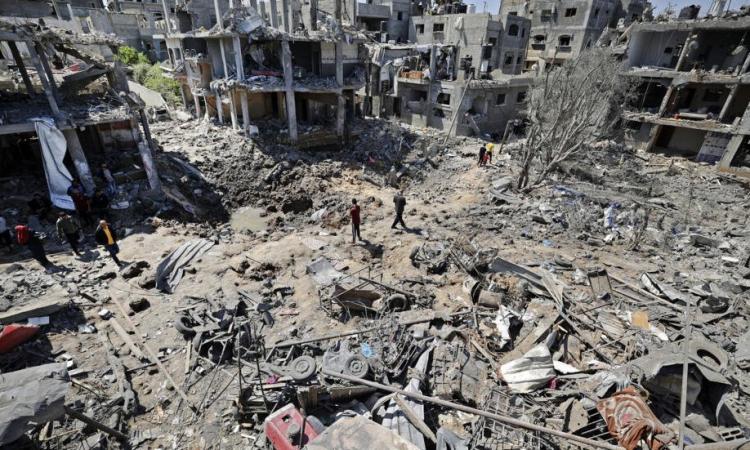 عشرات الشهداء والجرحى في القصف المتوصل على غزة