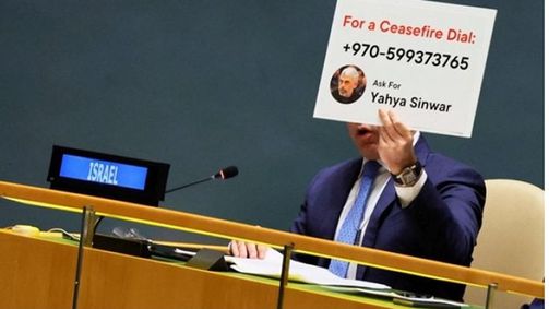 ممثل إسرائيل في الأمم المتحدة يرفع صورة السنوار خلال مناقشة لوقف إطلاق النار