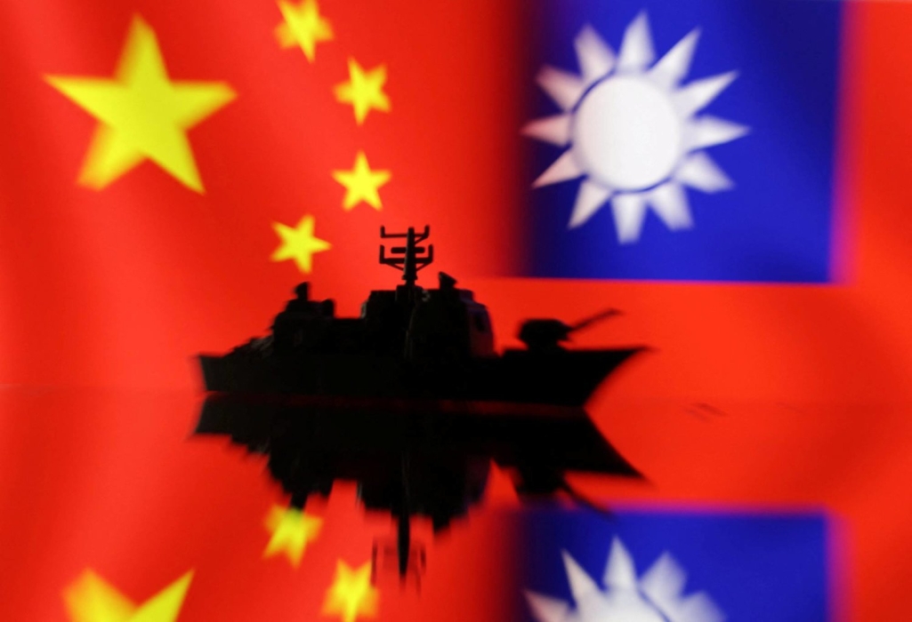 وزارة الدفاع التايوانية: 8 مقاتلات وبالون صيني تعبر الخط المتوسط لمضيق تايوان