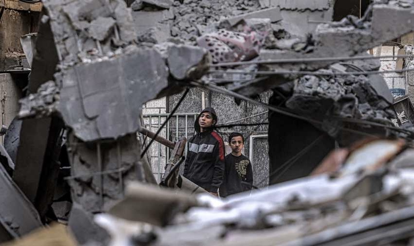 مقتل وإصابة العشرات بقصف إسرائيلي على منطقة مدرسة بغزة