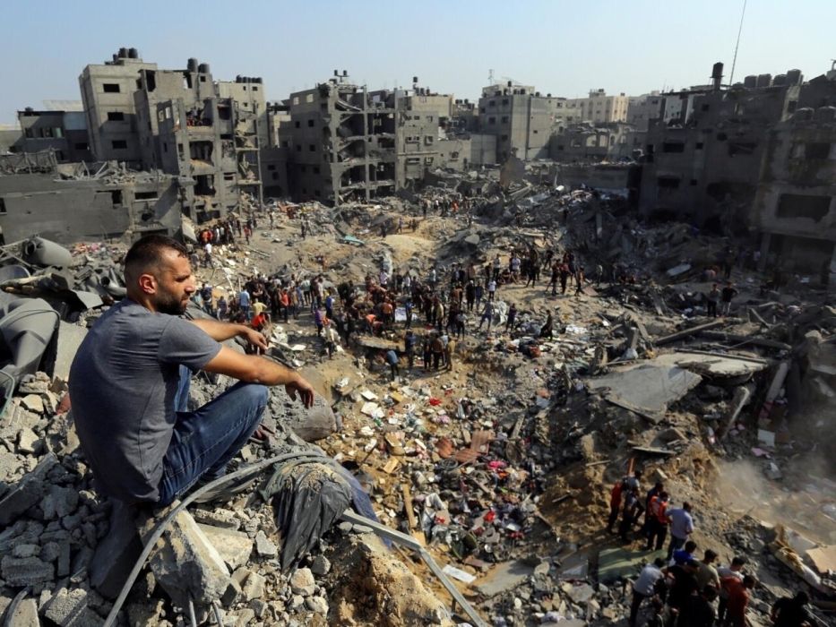 استشهاد خمسة فلسطينيين وإخلاء جرحى من مدينة غزة