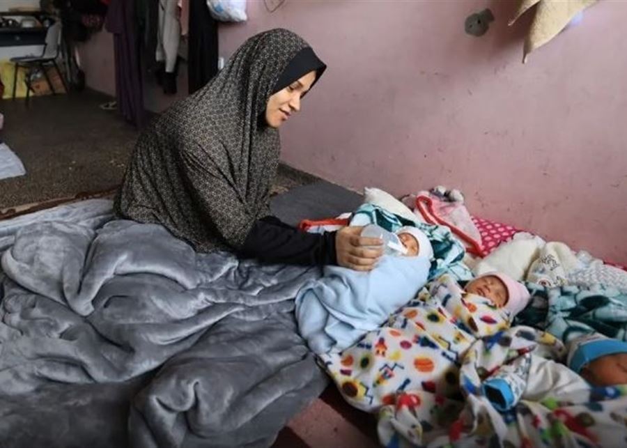 فلسطينية تنجب 4 توائم بغزة بعد نزوحها مشياً على الأقدام: لم أحممهم منذ 10 أيام