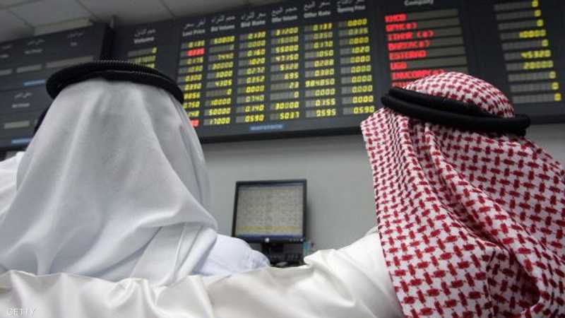 انخفاض معظم أسواق الخليج مقتفية أثر الأسهم العالمية