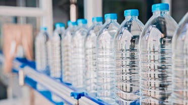 مخاطر المواد البلاستيكية بالمياه المعبأة.. دراسة جديدة تكشف
