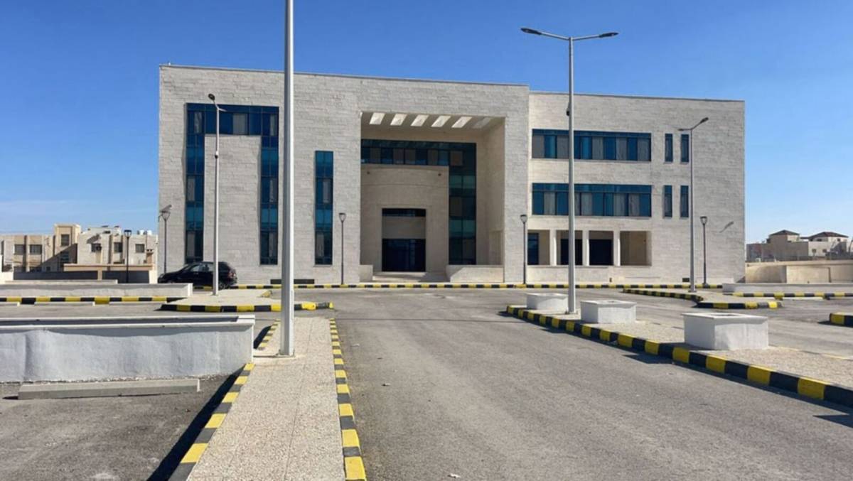 وزير الداخلية يفتتح مبنى محافظة المفرق الجديد