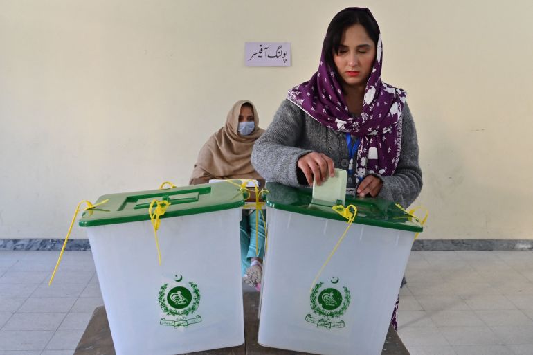 بدء التصويت بالانتخابات التشريعية والإقليمية في باكستان
