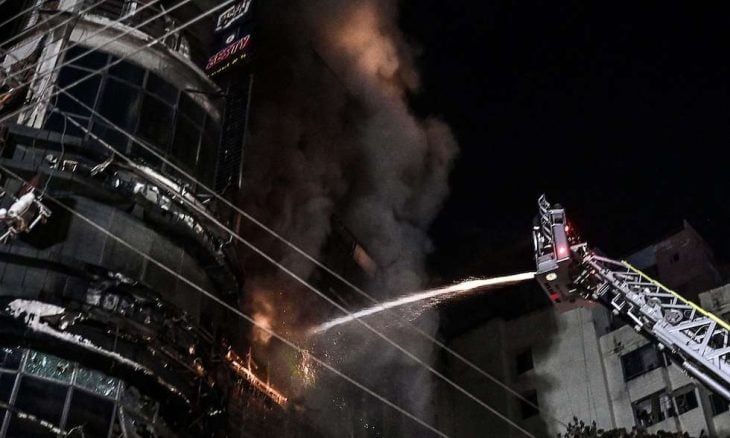 مصرع 43 شخصا إثر اندلاع حريق في مبنى بعاصمة بنغلادش