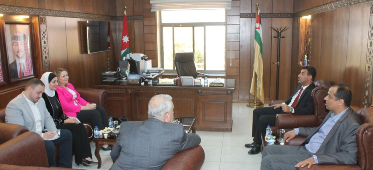 بحث التعاون بين الجامعة الأردنية فرع العقبة والسفارة الأيرلندية