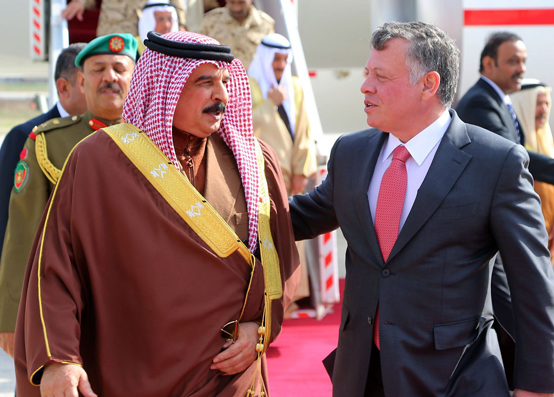 الملك والعاهل البحريني يؤكدان ضرورة تكثيف العمل لتفادي أي تصعيد في المسجد الأقصى