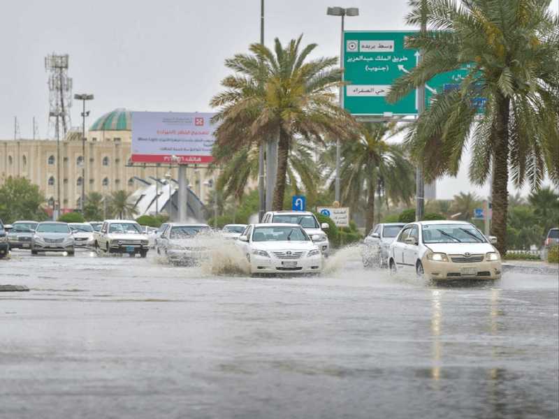 السعودية : موجة الأمطار تحول الدراسة لـ عن بُعد في هذه المناطق