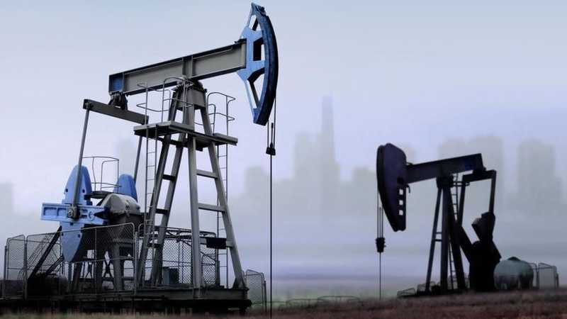 النفط يرتفع قرب أعلى مستوياته في نحو 4 أشهر