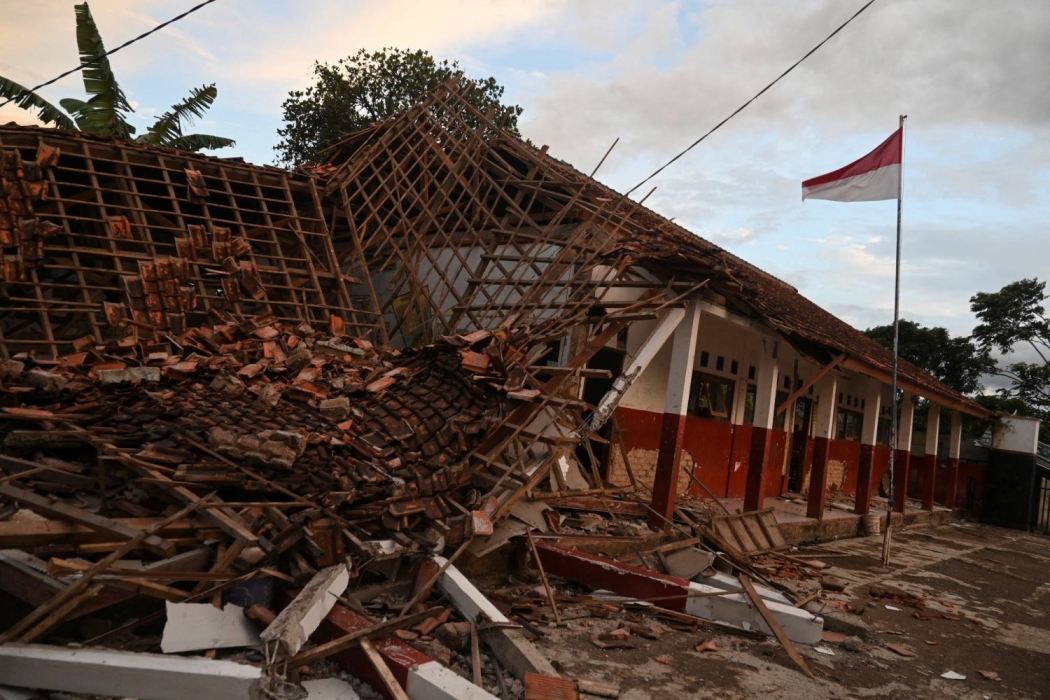 زلزال بقوة 6#44;4 درجات يضرب جزيرة جاوا في إندونيسيا