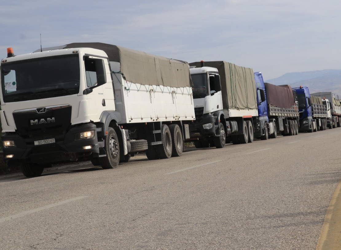 القوات المسلحة تُرسل 25 شاحنة مساعدات إنسانية إلى قطاع غز…….ة